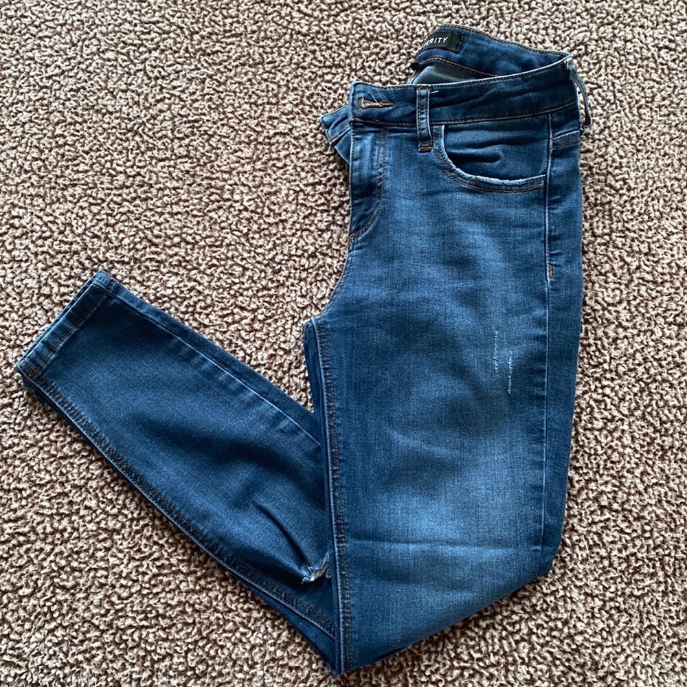 Mid-rise skinny jeans/jeggings with a small couple rips